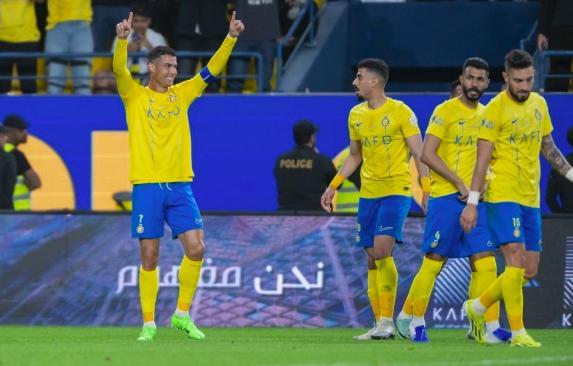 沙特联第8轮 塔伊vs利雅得胜利下半场,塔伊与利雅得胜利激战正酣